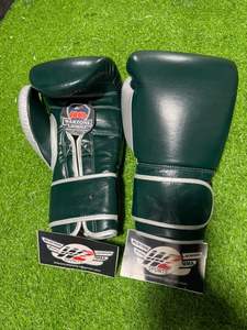 Nuevo diseño Nuevo modelo Guantes de boxeo de entrenamiento Guantes DE LUCHA Pro Fight hechos en cuero de vaca Equipo de boxeo personalizado - Product Image 3