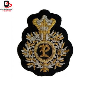 Badges brodés Zari personnalisés, design décoratif en fil métallique, finition premium pour accessoires vestimentaires, en vente en ligne - Product Image 1