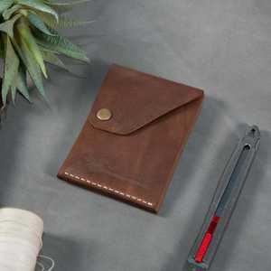 WF Leathercraft No. Estuche Delgado para Tarjetas y Efectivo, Hecho a Mano, de Comercio Justo, en Cuero Color Bronceado Cromado, con Capacidad para 10-12 Tarjetas - Product Image 5