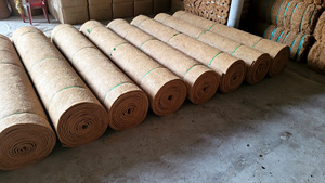 Vente en gros de rouleau de doublure en fibre de coco naturelle de 2m x 10m x 1cm tapis en fibre de coco à motif carré pour la décoration de jardin et de maison tapis d'empotage pour plantes - Product Image 4