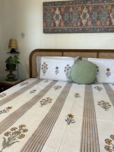 Premium Floral & Stripe 100% <b>Percale</b> <b>Cotton</b> Super King Bedsheet Handblock <b>Printed</b> Indian Jaipuri Soft & Luxury Bedsheets in Bulk - Product Image 4