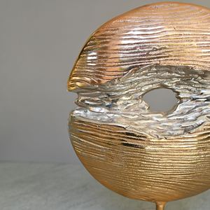 Aluminum sculpture with dynamic shape and handcrafted texture for modern homes and public <b>spaces</b> - Product Image 2