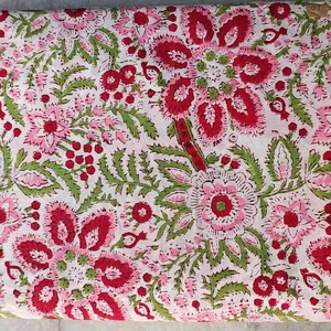 Tissu en coton biologique imprimé à la main Sanganeri, motif floral blanc et rose, respirant, pour ameublement - Product Image 6