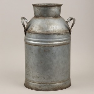 Bidon de lait galvanisé décoratif rustique avec finition classique parfait pour les cafés et les intérieurs de jardin de ferme en plein air - Product Image 2