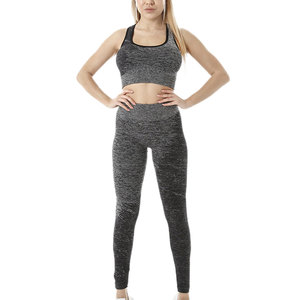 Ensemble de yoga deux pièces pour femmes, ensemble de yoga avec haut court, ensemble de yoga très élastique pour le confort pendant l'entraînement - Product Image 1