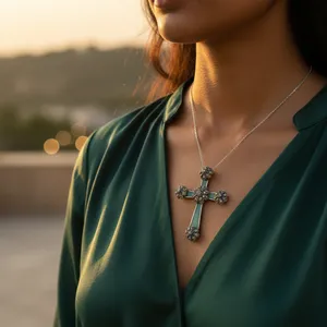 Pendentif croix vintage en pierre naturelle verte et marcassite, charme religieux en argent 925, bijou unisexe pour usage quotidien - Product Image 2