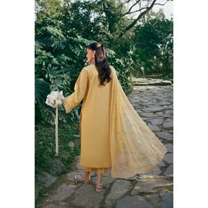 Chemise en mousseline de soie brodée GARNET-3PC avec dupatta en organza et pantalon - BIC-4831 - Product Image 5