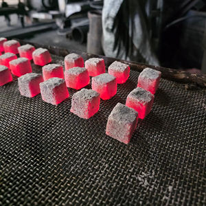 Découvrez le goût luxueux de la chicha rehaussé par le charbon de coco Cubes dérivé de la noix de coco pour votre narguilé - Product Image 1