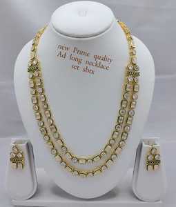 Bijoux pour femmes les plus à la mode Fonction de mariage Pierre CZ cloutée avec un ensemble de bijoux longs plaqués or antique, boucles d'oreilles et Mangtika - Product Image 1