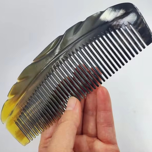 Peine de cuerno de buey de búfalo pulido ecológico hecho a mano estilo náutico antiestático clásico de la Edad Media - Product Image 1