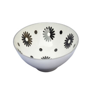 Bol de service magnifiquement design de couleur noire avec des noyaux dorés attrayants pour les décors de table utilisés dans les restaurants et les hôtels - Product Image 2