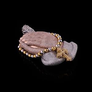 Colgante de Mano en Oración, Chapado en Oro S925, Moissanita que Pasa la Prueba del Diamante, Diseño Iced Out, Colgante de Lujo Personalizado de Moissanita Estilo Hip Hop - Product Image 4
