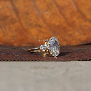 Bague de fiançailles en or 14 carats avec diamant de laboratoire taille ovale de 4,0 carats, trois pierres, clarté VS, style bohème, certifiée IGI - Product Image 3