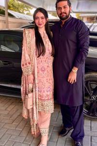 ชุด Salwar ทำด้วยมือที่หรูหราเป็นศูนย์รวมของงานฝีมือที่มีฝีมือที่อุดมไปด้วยและโปร่งสบายรู้สึกสมบูรณ์แบบสำหรับสภาพอากาศในช่วงเปลี่ยนผ่าน - Product Image 4