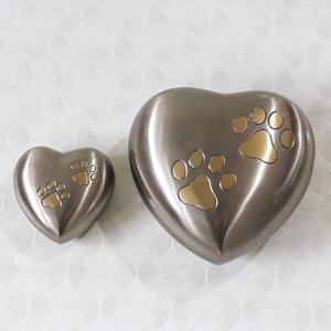 โกศทองเหลืองรูปอุ้งเท้าสัตว์เลี้ยงสำหรับใส่เถ้ากระดูกหัวใจโกศแกะสลักรูปหัวใจสำหรับขี้เถ้าทองเหลืองทำมือรูปอุ้งเท้าสัตว์เลี้ยง - Product Image 6