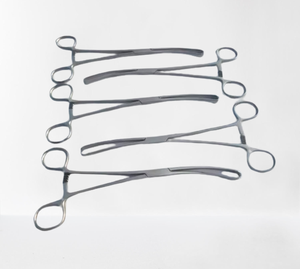 Pinzas Quirúrgicas Curvas de Acero Inoxidable Duplay de 26 cm, Agarre Manual, Alta Capacidad de Sujeción de Esponjas, para Cirugía General Clase I - Product Image 3