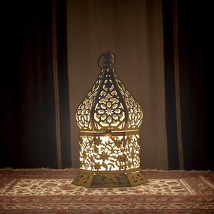 Farol de Vela de Metal Plateado Estilo Marroquí con Patrón Intrincado, Brillo Cálido, Construcción Duradera para Decoración Festiva del Hogar - Product Image 2