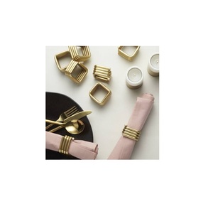 Rond de serviette en métal de luxe de haute qualité article décoratif de table en forme de carré doré pour les fêtes et les mariages caractéristique stockée - Product Image 6