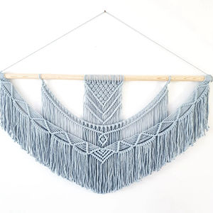 Art mural en macramé bleu clair élégant avec un design géométrique en nœuds et des franges pour la chambre à coucher, le couloir et la décoration moderne de la maison - Product Image 1