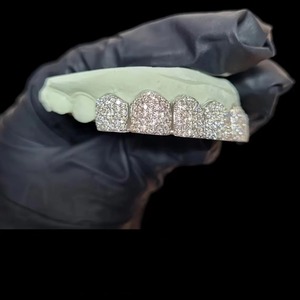 Tapa de boca de oro amarillo personalizada de lujo con piedra de moissanita Grillz de diamante cultivada en laboratorio para ropa de escenario de fiesta de Hip Hop o como regalo - Product Image 4