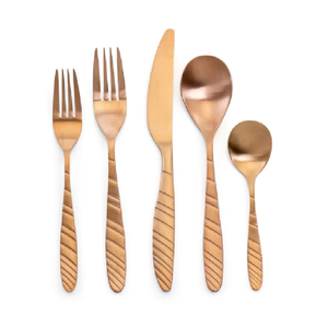 Ensemble de couverts en métal très vendu couverts couverts en métal massif ton cuivre conception en relief logo imprimé ensembles d'ustensiles de dîner - Product Image 1