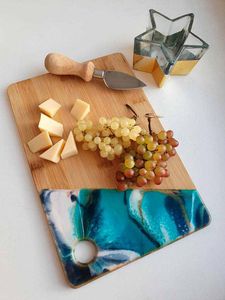 Tabla de cortar de resina y madera con acabado seguro para alimentos, perfecta para cortar frutas, verduras, carne y platos para servir fácilmente - Product Image 5