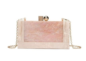 Meilleure pochette à main en résine Sacs à main accessoires de mode pour femmes de qualité avec pochette de style fantaisie de fabrication indienne - Product Image 3