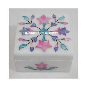 Boîte à bijoux incrustée de nacre en marbre blanc de forme carrée Design de fleurs multicolores utilisée pour la décoration de la maison et les cadeaux - Product Image 1