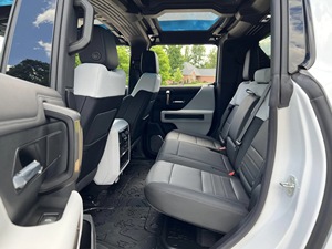 รถกระบะ GMC Hummer EV รุ่นปี 2023 รุ่นที่ 1 สีขาว รถกระบะไฟฟ้า ยาง R20 ไฟหน้า LED เกียร์อัตโนมัติ - Product Image 5