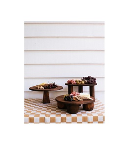 Soporte de pastel de madera para casa de campo diseñado para entornos casuales con servicio de pastel casero durante las vacaciones o cenas familiares - Product Image 3