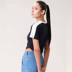 Mujeres Classic Street Casual Crop Top Neck Baby Tee Impresión digital Contraste Color Algodón Fibra de bambú Tejido Front Logo Shirt - Product Image 3