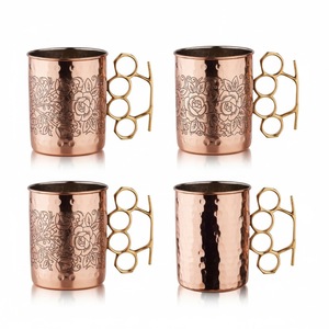 Ensemble de 4 tasses en cuivre massif à motif floral, avec poignée unique en laiton, accessoire de bar artisanal à bon prix - Product Image 1