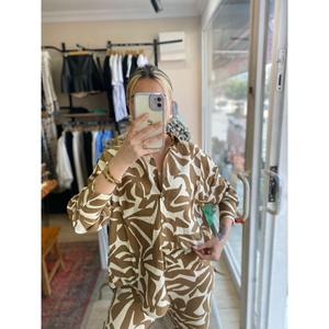 ชุดเสื้อเชิ้ตและกางเกงลายผ้าเทนเซล Zara