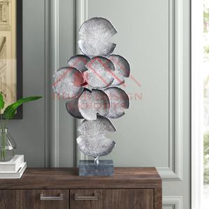 Sculpture de Table en Aluminium/dernière conception grande Sculpture abstraite sur Base de marbre/Sculpture de feuille de Ginkgo doré pour décoration de mariage - Product Image 6