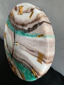 RELOJ DE PARED DE RESINA DE 10 pulgadas DE ALTA CALIDAD CON MADERA DE TECA Y RESINA PARA LA DECORACIÓN DEL HOGAR MODERNO - Product Image 3