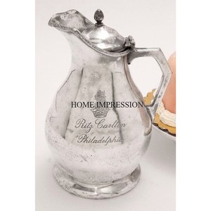 เหยือกไวน์แบบเคลือบเงาสีเงินสำหรับบาร์ดีไซน์เนอร์ลายดอกไม้และใบไม้ทำจากโลหะ - Product Image 3