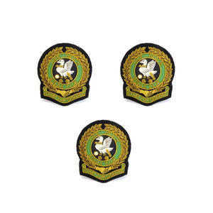 Badges et écussons rectangulaires personnalisés OEM brodés à la main au fil de bouillon, à coudre sur tissu, pour marque de vêtements de mode - Product Image 3