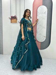 Tenues tendance Lehenga Choli pour chaque occasion vous assurant une brillance éclatante à chaque fonction porter des travaux lourds Lehenga Choli - Product Image 5