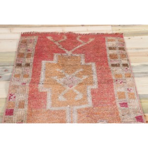 Tapis Herki 2,7x8,3 pieds, tapis turc écologique en laine rose patchwork avec envers en latex - Product Image 4