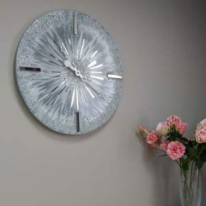 Horloge murale élégante en résine époxy faite à la main pour la décoration intérieure Superbe grande montre pour les espaces de vie élégants d'Inde - Product Image 3