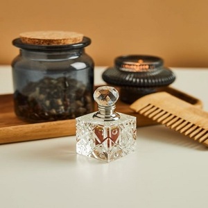 Chaleur et élégance Magie Huile essentielle naturelle de oud Divinement revigorante - Product Image 6