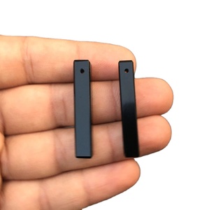 Belles perles de Briolette en Onyx noir naturel, en vrac, en forme de crayon lisse, pour la fabrication de colliers et de breloques, 2 pièces - Product Image 1