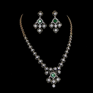 Juego de collar y pendientes de oro de 14 quilates con diamantes cultivados en laboratorio y piedra preciosa verde corte esmeralda - Product Image 2