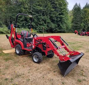 Mini tracteur agricole 4x4 d'occasion 1100 avec chargeur frontal disponible pour livraison immédiate - Product Image 1