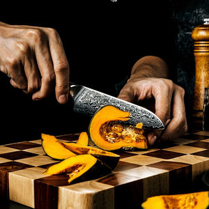 Couteau Santoku Damas 5 pouces, 67 couches, en acier japonais à haute teneur en carbone, manche en résine et bois solidifié - Product Image 2