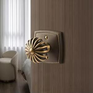 Bouton élégant en noir avec gravure florale et détails artistiques, parfait pour les tiroirs de placard, le style des portes et la décoration moderne de la maison - Product Image 5