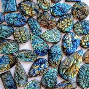 Labradorite Multi Flash Cabochon sculpté Pierre précieuse Sculpture à la main Chatoyant Bleu Designer Cristal de guérison Pierre de bijoux lisse et lâche - Product Image 4