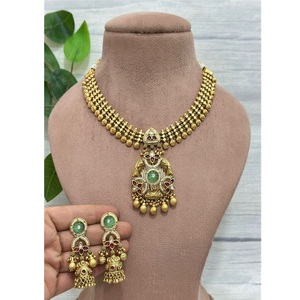 Ensemble collier et boucles d'oreilles longues en or plaqué de haute qualité, orné de pierres Kundan Polki Rajwadi, pour femmes, tenue de mariage traditionnelle - Product Image 1
