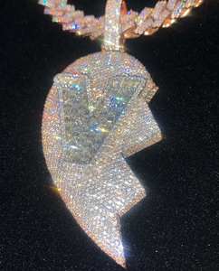 Pendentif Croix pour Enfants Style Hip-Hop en Or Jaune 18K Plaqué Or avec 3 Pierres en Moissanite Véritable Taillée – Cadeau Idéal - Product Image 2