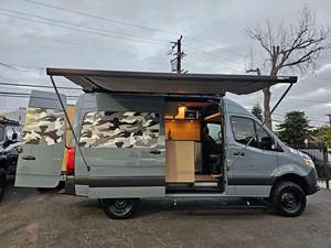 Sprinter 2500 4x4 2022 ~7,800 Millas, Turbodiésel V6, 4WD, Conversión a Camper - Product Image 4